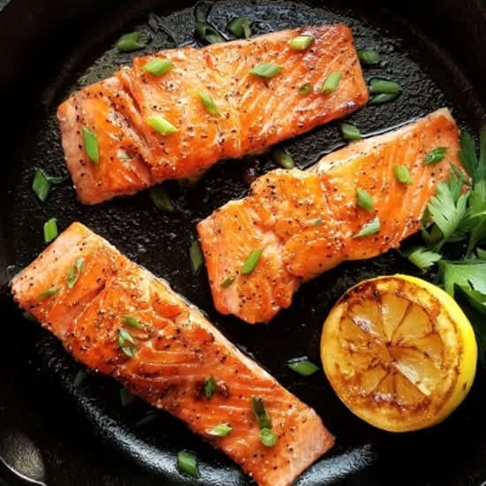 129. Salmon Simmered in Caramel Sauce / Cá Salmon Kho Tộ.