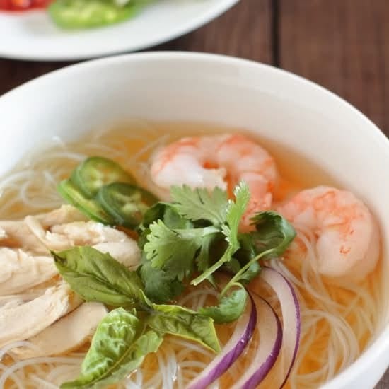 34. Shrimp Rice Noodle Soup / Phở Tôm.