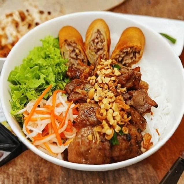 49. Vermicelli with Grilled Beef Rolls / Bún Bò Lụi.