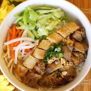 54. Vermicelli with Grilled Chicken & Fried Spring Rolls / Bún Gà Chá Giò