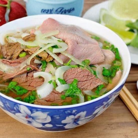 27. Rare Beef & Well Done Flank Noodle Soup / Phở Tái Nạm.