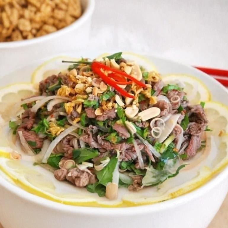 18. Rare Beef Salad / Bò Tái Chanh.