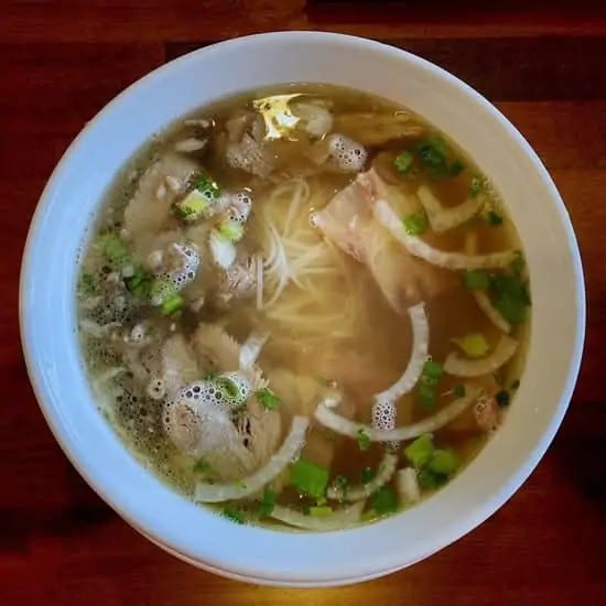 29. Rare Beef & Soft Tendon Noodle Soup / Phở Tái Gân.