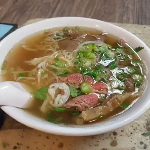 31. Well Done Flank & Chicken Noodle Soup / Phở Nạm Gà.