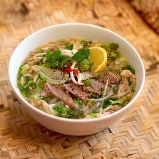 37. Saigon Deluxe Noodle Soup (Phở) / Phở Bò Gà