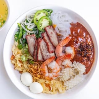 43. Seafood Egg Noodle Soup / Mì Hải Sản